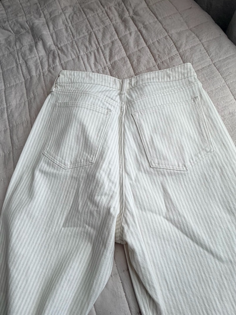 Abercrombie & Fitch Cream High-Rise Wide-Leg Jeans - Picture 4 of 4